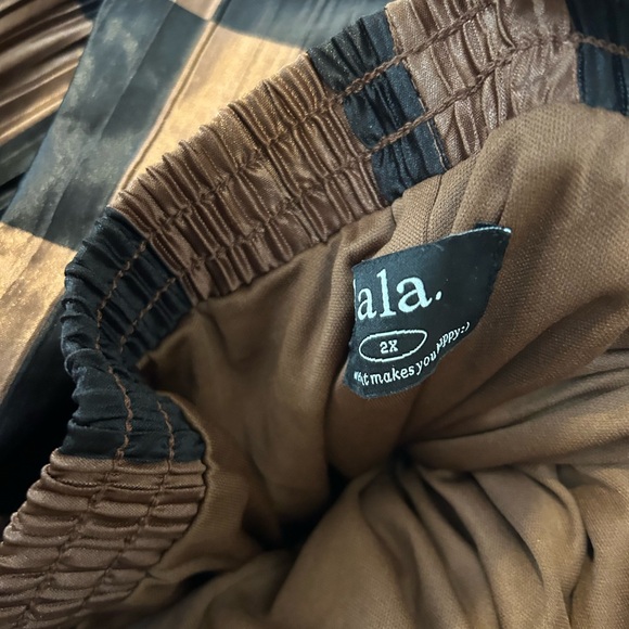 Dressed in Lala Original Long Sleeve Plissé Set in Mocha + Black Checkerboard - Picture 4 of 7